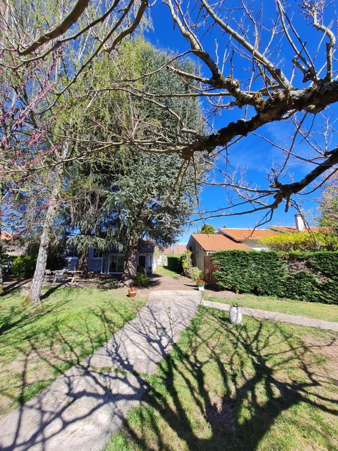 Les Cedres Bleus Bed & Breakfast Saint-Medard-de-Mussidan ภายนอก รูปภาพ