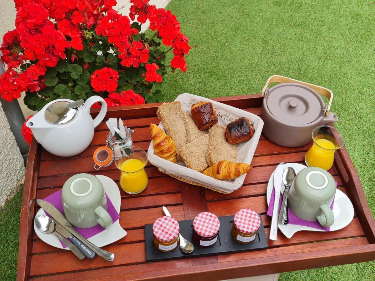 Les Cedres Bleus Bed & Breakfast Saint-Medard-de-Mussidan ภายนอก รูปภาพ